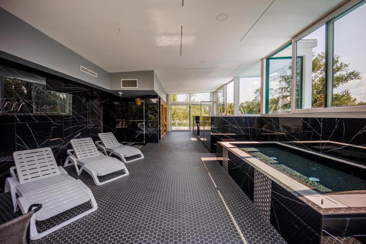 Villa Bauhaus Wellness Apartman 202 Siófok Esterno foto