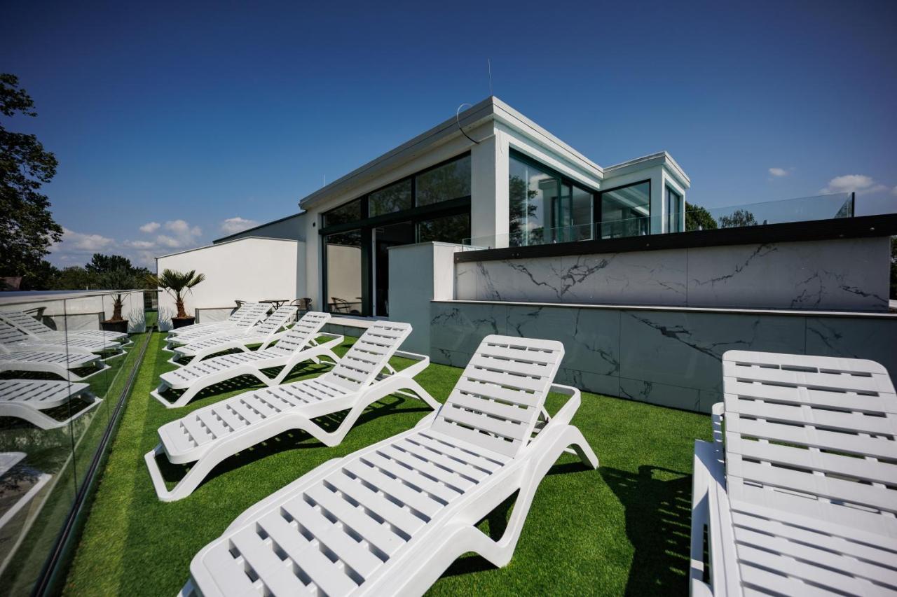 Villa Bauhaus Wellness Apartman 202 Siófok Esterno foto
