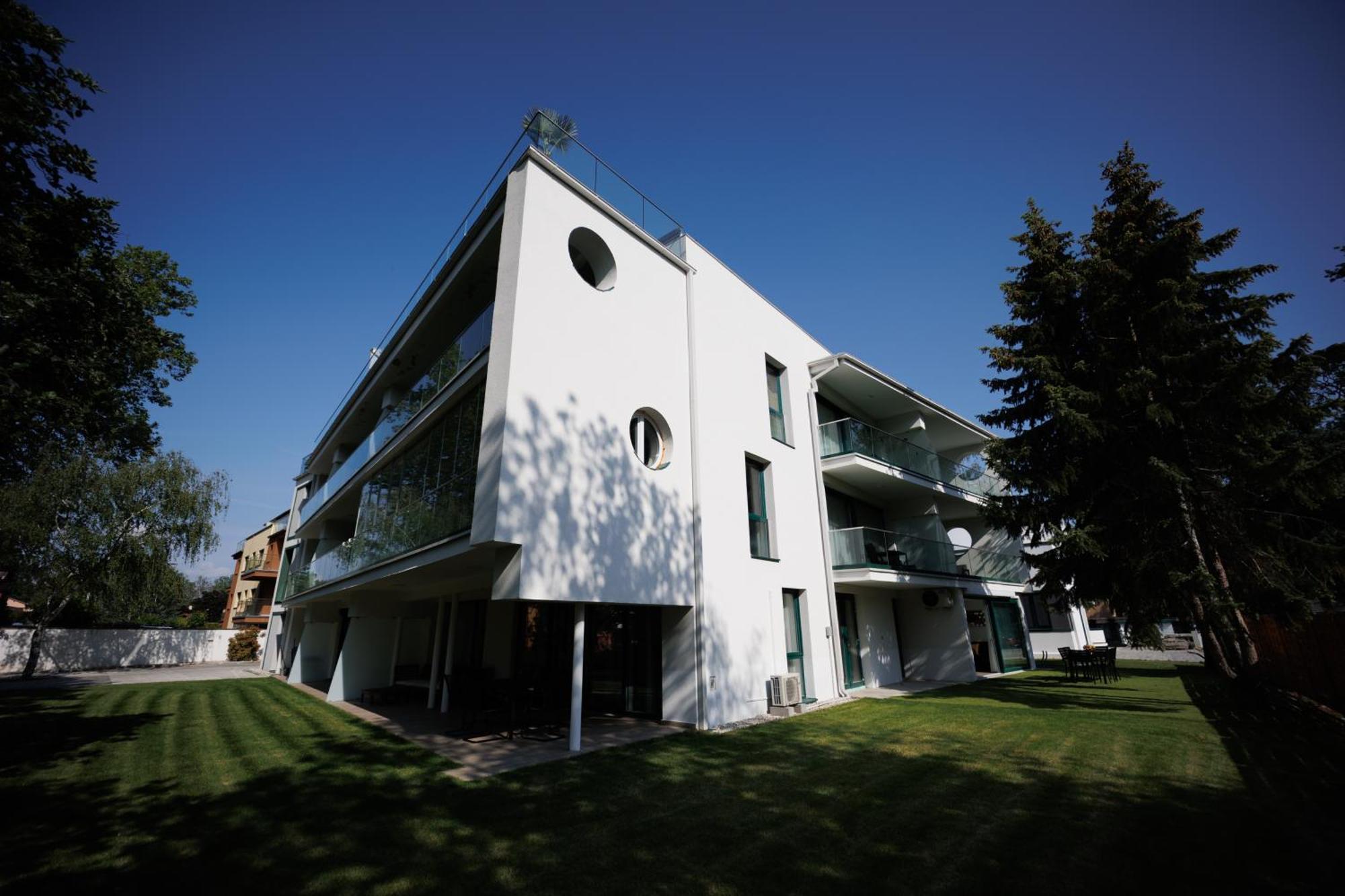Villa Bauhaus Wellness Apartman 202 Siófok Esterno foto
